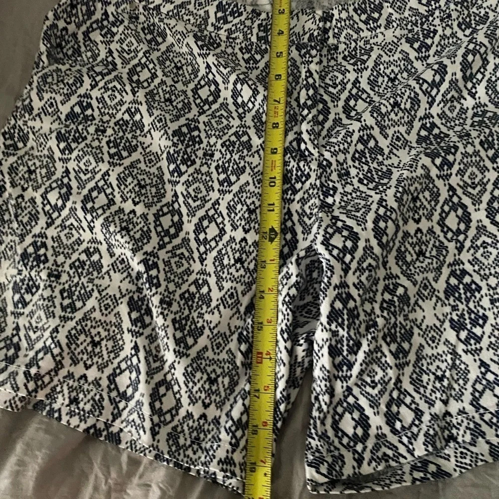 Cute summer casual navy and white plus size shorts - Picture 7 of 8